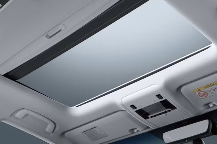 Phiên bản mới nhất của Toyota Land Cruiser sẽ vẫn được trang bị hệ thống cảnh báo áp suất lốp (TIPW) nhằm theo dõi áp suất không khí trong lốp xe và cảnh báo đến tài xế khi phát hiện lốp xe bị xì hơi.