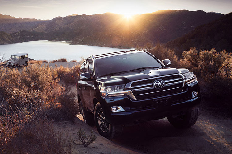 Tại Việt Nam khoảng những năm 2000, Toyota Land Cruiser cũng được lắp ráp trong nước, thuộc thế hệ 100 Series. Nhưng khi chuyển sang Land Cruiser 200 Series, xe đã được nhập khẩu nguyên chiếc từ Nhật Bản.