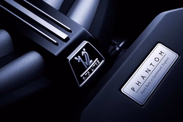 Một số công nghệ an toàn nổi bật bao gồm hệ thống camera toàn cảnh, tầm nhìn ban đêm, điều khiển hành trình thích ứng, cảnh báo va chạm, cảnh báo giao thông, cảnh báo người đi bộ, cảnh báo thay đổi làn đường cũng như màn hình hiển thị head-up độ nét cao cùng nhiều tiện ích khác...