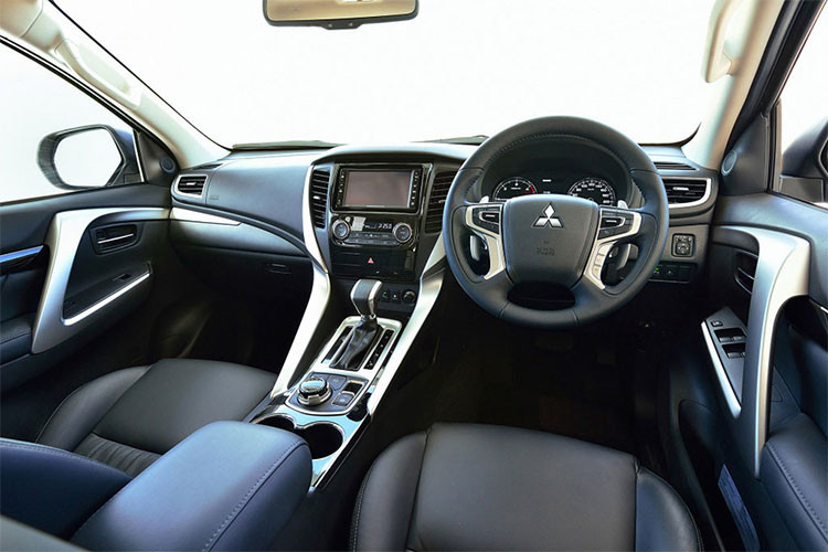 Được biết, khối động cơ mới đang được nhắc đến là loại dầu diesell MIVEC, dung tích 2,4 lít, sản sinh công suất 181 mã lực và 430Nm mô-men xoắn cực đại, ghép nối với hộp số tự động 8 cấp và hệ dẫn động cầu sau. Động cơ này được chia sẻ từ mẫu bán tải Mitsubishi Triton.