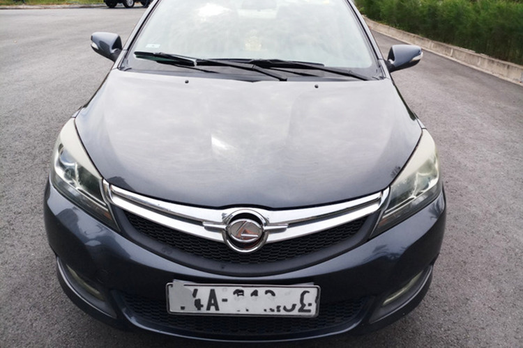 Hiện chiếc xe này đã được chủ nhân “độ” lại logo xe sang Lexus cả mặt trước và sau xe, nội thất bên trong vẫn còn khá mới, người bán cho biết chiếc xe vẫn còn được bảo hành 30.000 km từ phía đại lý xe Trung Quốc tại Việt Nam, điều này có nghĩa xe đã vận hành khoảng 70.000 km.