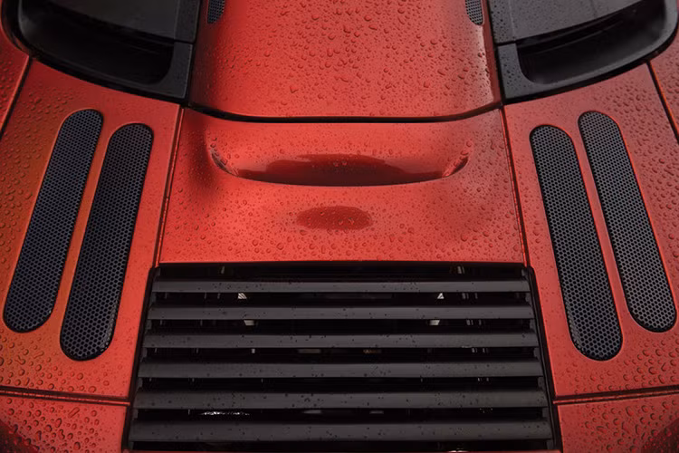 Nó được đánh giá như là kỳ quan trong giới công nghệ, cả về kiểu dáng và hiệu năng. Cho dù trên đường đua hay đường dân dụng.