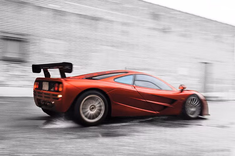 Tất cả những điểm đặc biệt và thông số ấn tượng trên là lý do vì sao chiếc xe này được trả giá lên tới 12,5 triệu USD (13,5 triệu USD tính cả thuế), trở thành chiếc xe Anh quốc đắt nhất.