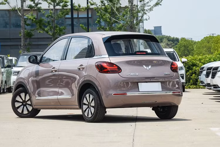 Wuling Bingo được xem là "hiện tượng" trong ngành xe điện Trung Quốc khi bàn giao tới 10.000 xe chỉ sau 2 tuần đầu ra mắt. Và sau khoảng 6 tháng mở bán, doanh số xe Bingo đã vượt mốc 100.000 chiếc, tương đương khoảng 20.000 xe/tháng. Mẫu xe này cũng được ưa chuộng tại một số thị trường Đông Nam Á như Indonesia, Thái Lan, Philippines.