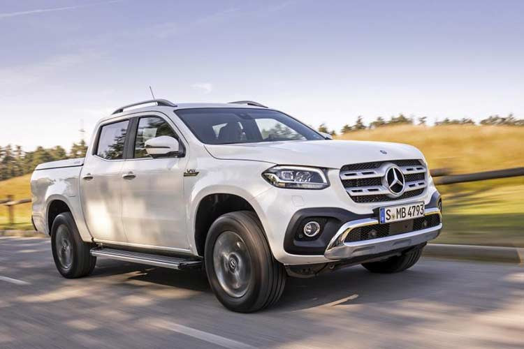 Về thiết kế, Bán tải Mercedes-Benz X350d mới không có sự khác biệt lớn so với những bản khác thuộc dòng bán tải Mercedes X-Class, nhưng sẽ sử dụng mâm hợp kim 6 cánh kép 17 inch đẹp mắt hơn. Ngoài ra, X350d còn có một số khác biệt nhỏ như tấm bảo vệ cản trước và sau mạ chrome.