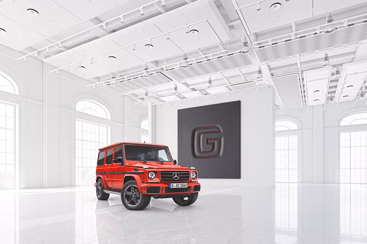 Hãng xe hơi Mercedes đã bắt đầu nhận đặt hàng cho 2 phiên bản G-Class đặc biệt là Designo Manufaktur Edition và Exclusive Edition và những chiếc xe đầu tiên sẽ tới tay chủ nhân vào tháng 9/2017. Mức giá khởi điểm tại thị trường Đức đã bao gồm thuế là 109.878,65 Euro (119.765 USD) và 121.683.45 Euro (132.632 USD).