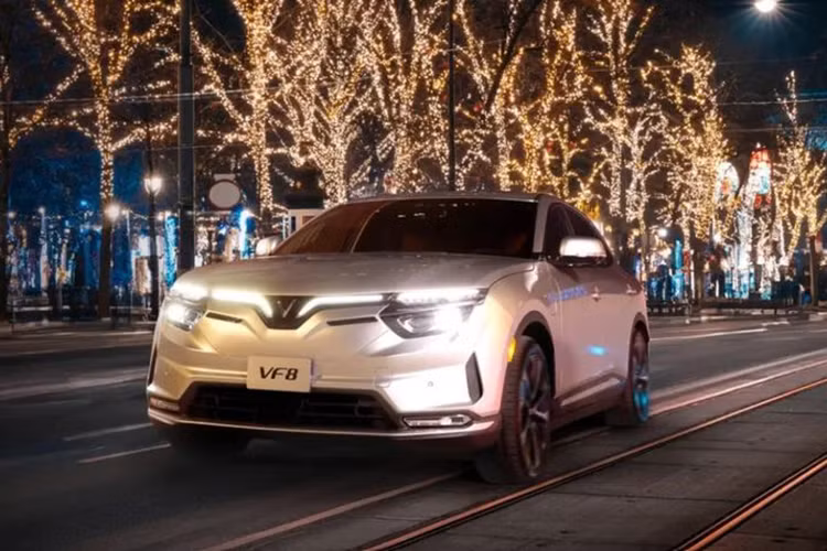 VinFast Viet Nam ruc rich ra mat loat oto dien tai thi truong Thai Lan