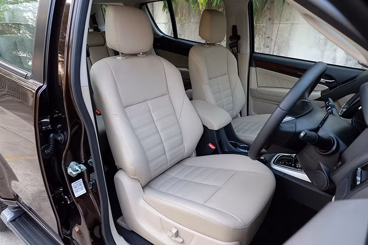 Hệ thống thông tin giải trí Kenwood với màn hình 7 inch của Isuzu MU-X cũ đã biến mất. Thay vào đó là màn hình cảm ứng 8 inch mới với giao diện như điện thoại thông minh, đi kèm cùng nhièu chức năng mới nhất dành cho giải trí hiện nay.