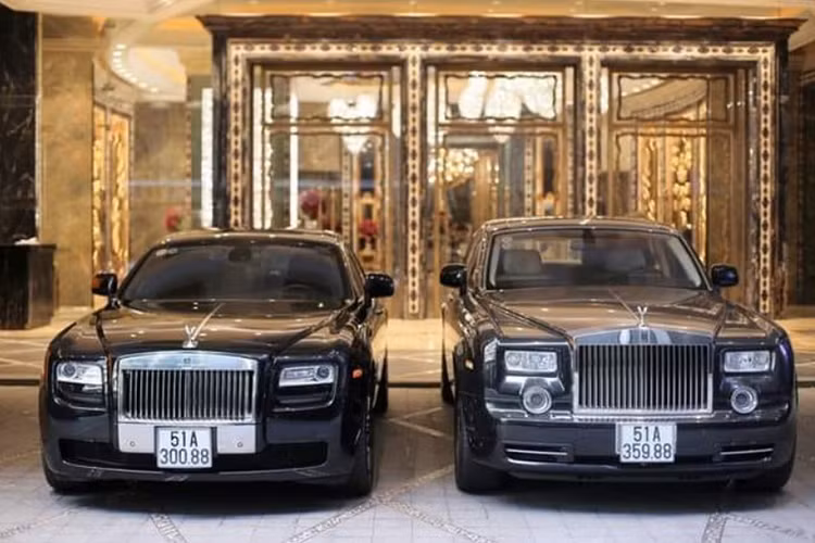 Sau khi bà Trương Mỹ Lan bị truy tố về các tội Tham ô tài sản, Đưa hối lộ và Vi phạm quy định về cho vay trong hoạt động của các tổ chức tín dụng. Cơ quan điều tra tiến hành kê biên đối với 1.237 bất động sản và 22 tài sản là phương tiện gồm: 1 du thuyền, 2 tàu, 19 ôtô của bà Lan. Trong đó, có một cặp xe siêu sang Rolls-Royce biển số đuôi 88 giống nhau.