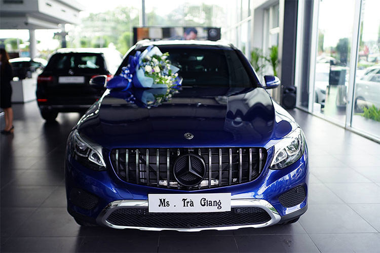 Hiện chưa rõ Á hậu này bỏ ra số tiền bao nhiêu để tậu chiếc crossover hạng sang của Mercedes-Benz. Chỉ biết rằng, giá bán Mercedes-Benz GLC 200 tiêu chuẩn đang được phân phối chính hãng là 1.679 tỷ đồng. Mẫu xe này hiện có giá thấp hơn hai "đàn anh" là GLC 250 4MATIC, hiện có giá 1,939 tỷ đồng, GLC 300 4MATIC có giá 2,209 tỷ đồng.