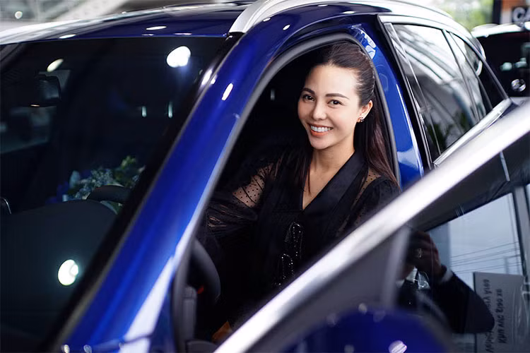 Hệ thống giải trí trên xe bao gồm loa như phiên bản GLC 250 2018, không có bumester 13 loa như phiên bản GLC 300. Trang bị hệ thống màn hình màu TFT 7 inches có kết nối USB, Bluetooth và trình duyệt internet... 