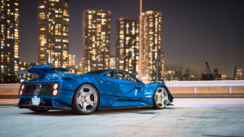 Bản độ hàng hiếm này thuộc sở hữu của anh Yamada, người sáng lập kiêm thủ lĩnh của Anija, một trong những nhóm chơi xe độ nổi tiếng nhất Nhật Bản. Tại triển lãm xe độ Tokyo Auto Salon 2018, Pagani Zonda Anija sát cánh cùng đại diện khác của nhóm là chiếc Lamborghini Aventador độ thân rộng. 