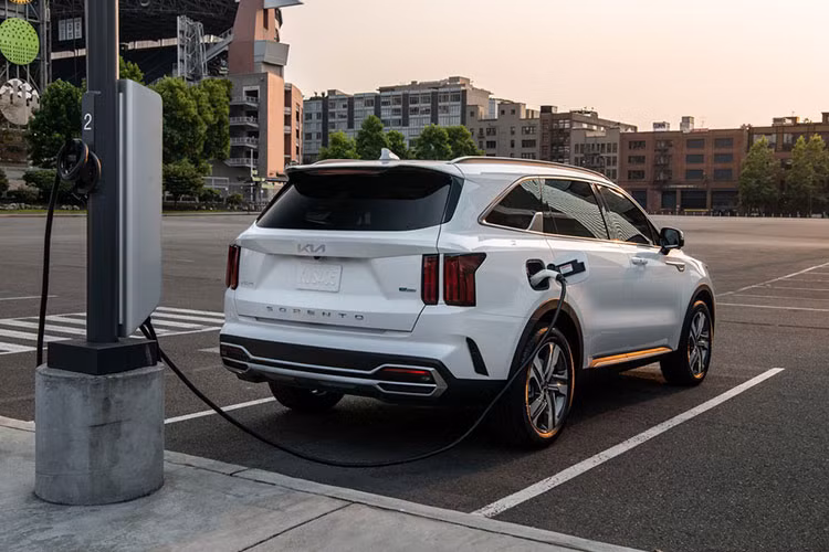 Khach mua Kia Sorento phai cho 