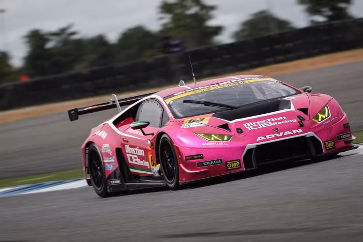 Với mức giá “siêu hời” chỉ với khoảng 295.000 USD (tương đương gần 6,8 tỉ đồng) là người mua có thể sở hữu được chiếc siêu xe Lamborghini Huracan GT3 Pink vốn chỉ sử dụng trong đường đua chuyên nghiệp ở Super GT Nhật Bản.