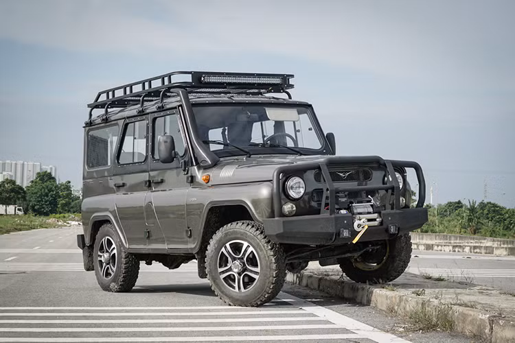 Vào cuối năm 2016, thương hiệu xe ôtô Nga UAZ đã trở lại thị trường Việt Nam sau hàng chục năm vắng bóng. Dù đây là sự trở lại "không kèn, trống" nhưng cái tên "U-oát" ngay lập tức gây sự chú ý với người tiêu dùng Việt Nam bởi hình ảnh chiếc xe quân đội 469 đã in sâu vào ký ức của những người đã trải qua chiến tranh và thời bao cấp.