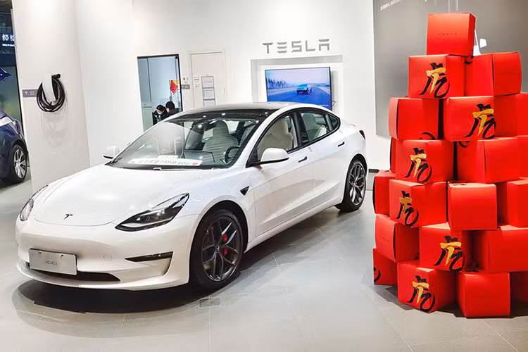 Tesla tiep tuc “dai ha gia” xe dien lan thu 5, toi 117 trieu dong-Hinh-2