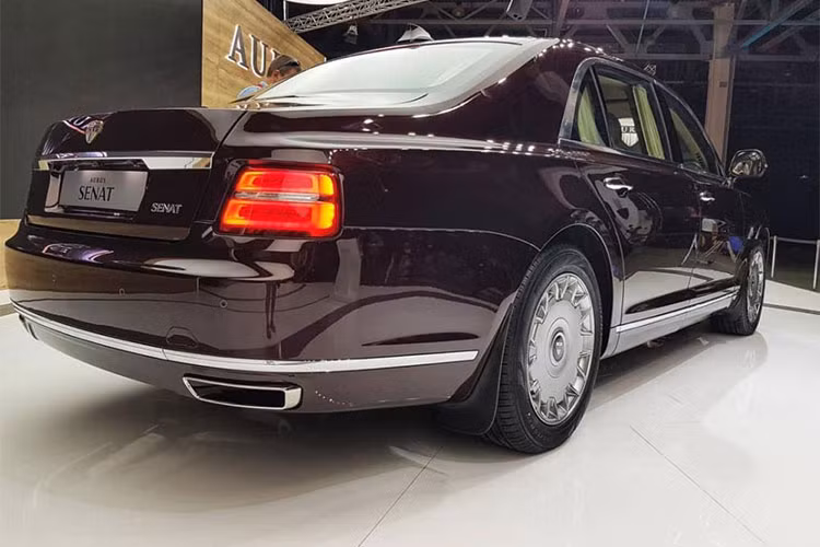 Đáng tiếc là thương hiệu Aurus chỉ dự định sản xuất đúng 150 chiếc Senat và Senat Limousine trong 2 năm đầu tiên. Đến năm 2021, sản lượng sẽ tăng lên mức 5.000 - 10.000 chiếc, tùy thuộc vào nhu cầu của thị trường. Aurus dự định ngoài Nga, họ sẽ bán Senat cho cả khách hàng đầu tiên ở những thị trường như Trung Quốc và Trung Đông.
