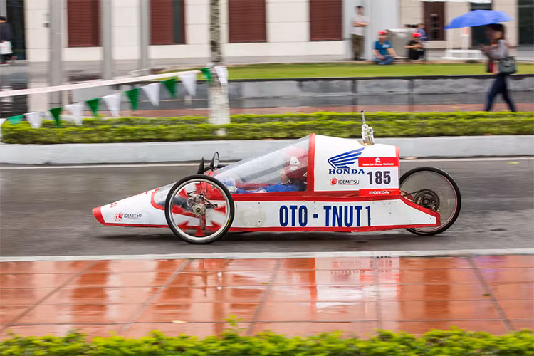 Chi tiết hơn, các đội tham gia đã sử dụng động cơ này để chế tạo xe theo ý tưởng của mình trong điều kiện tuân thủ chặt chẽ các quy định của cuộc thi. 165 đội thi được chia thành 03 nhóm: Nhóm I – Nhóm học sinh, sinh viên các trường học (143 đội). Nhóm II – Nhóm Doanh Nghiệp (16 đội). Nhóm III – Nhóm nội bộ Honda Việt Nam (06 đội).