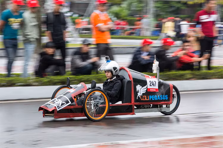 Nhóm III- Nhóm nội bộ Honda Việt Nam bao gồm; Đội nhất: NEWGROUP 2- Công ty Honda Việt Nam- thành tích 1613,621 km/l. Đội nhì: NEWGROUP 1- Công ty Honda Việt Nam- thành tích 1081,073 km/l. Đội Simofusa đến từ Nhật Bản đã đạt thành tích 1541.482 km/l