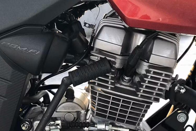 Động cơ cho công suất tối đa 13,4 mã lực tại vòng tua 8.500 vòng/phút và mô-men xoắn cực đại đạt 12,73 Nm tại 6.000 vòng/phút. Tỉ số nén 9,5:1, đường kính piston 57mm (trái 57); sử dụng hộp số 5 cấp. Nhờ sử dụng hệ thống phun xăng điện tử, người dùng có thể đi được 46,3km với mỗi lít xăng, và khoảng hơn 560km mỗi lần đổ đầy bình. 