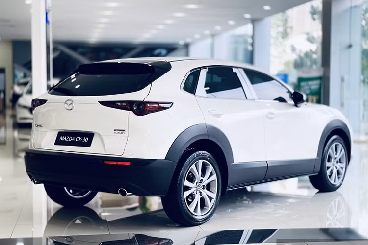 Mazda CX-30 tai Viet Nam giam 