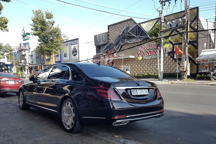 Không ít bạn trẻ khi đến sân vận động ở Cần Thơ đã bị choáng ngợp trước dàn xe SUV hạng sang, xe bán tải, xe sang và cả xe siêu sang của ban tổ chức cuộc đua xe 125cc và 135cc toàn quốc này. Tất cả số xe này đều mang biển kiểm soát của tỉnh Bình Dương.