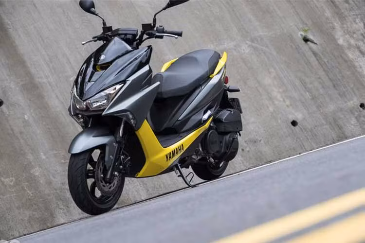 Khi nhắc tới cái tên xe ga Yamaha Force, nhiều người dùng Việt Nam sẽ nghĩ tới mẫu xe tay ga nữ với dung tích 125cc từng được nhập khẩu vào nước ta với số lượng khá lớn từ Đài Loan trong khoảng đầu Thế kỷ XXI.