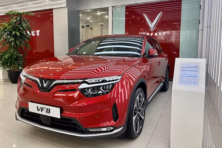 VinFast se hoan coc kem phi ho tro cho khach hang huy don mua xe