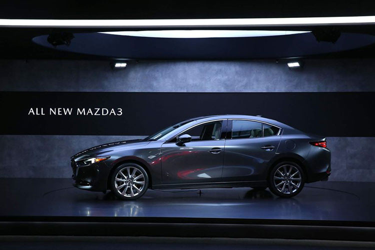 Hy vọng trong tương lai gần, mẫu xe Mazda3 All-New 2019 sẽ sớm được THACO giới thiệu tại thị trường Việt Nam, hiện tại Mazda3 là mẫu xe sedan hạng C bán chạy nhất trong phân khúc sedan hạng C. Phiên bản sedan của Mazda3 được xem là đối thủ của Toyota Corolla.