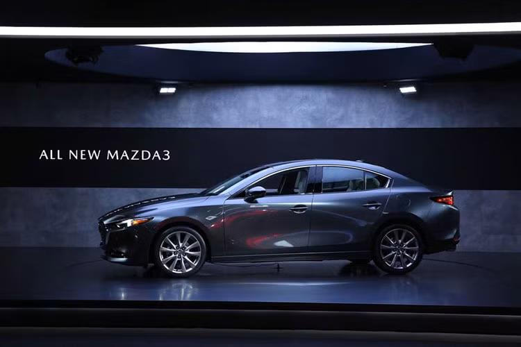 Hy vọng trong tương lai gần, mẫu xe Mazda3 All-New 2019 sẽ sớm được THACO giới thiệu tại thị trường Việt Nam, hiện tại Mazda3 là mẫu xe sedan hạng C bán chạy nhất trong phân khúc sedan hạng C. Phiên bản sedan của Mazda3 được xem là đối thủ của Toyota Corolla.