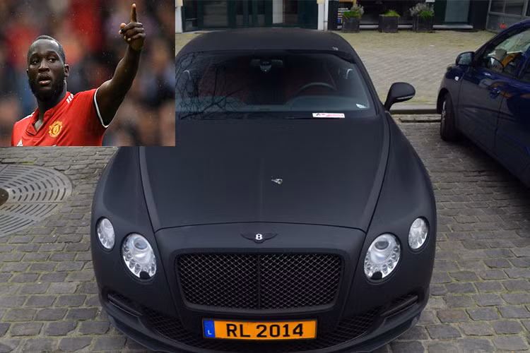 Có vẻ như anh chàng này luôn thích tông màu đen -đỏ. Vì ngoài chiếc Wraith độ, tiền đạo của đội tuyển quốc gia Bỉ và CLB Manchester United này còn có một chiếc Bentley Continental GT Speed, một Mercedes G Wagon, một BMW M5, một Porsche Cayenne và đều độ màu đen. 