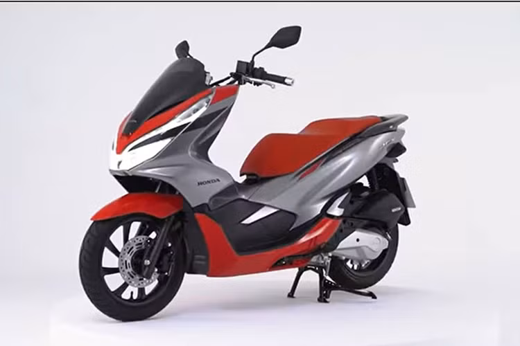 Ở phiên bản Standard, Honda tại Brazil sẽ bán PCX với 2 màu là bạc và xanh ánh kim, cùng với các trang bị tiêu chuẩn như ổ khóa cơ 2 nấc, phanh đùm sau và phanh đĩa trước. Tuy nhiên, điểm đáng chú ý của PCX tại thị trường Brazil nằm ở 2 phiên bản Sport và Deluxe.