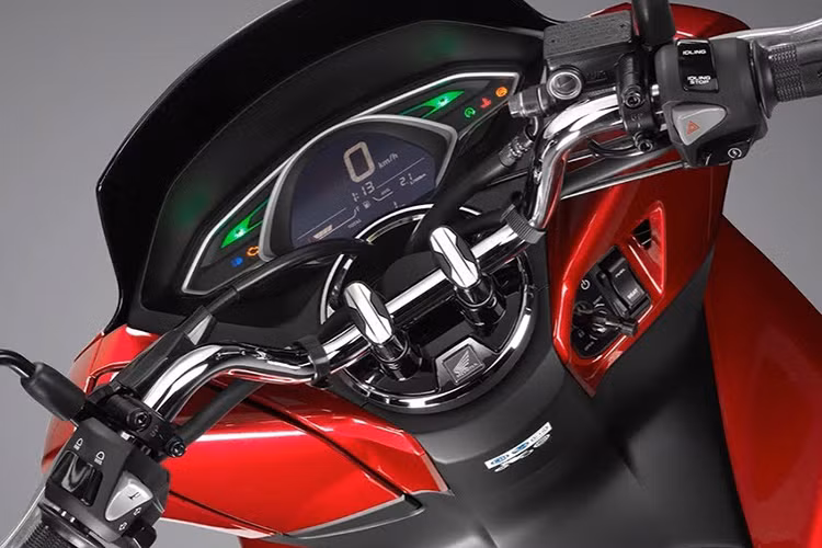 Xe sử dụng đồng hồ hiển thị kỹ thuật số LCD đảo ngược để tăng độ sắc sảo trong việc hiển thị thông tin trên đồng hồ. Hơn nữa, khu vực hiển thị lớn ở giữa được lắp đặt để bố trí công tơ mét, đồng hồ thời gian, mức tiêu thụ nhiên liệu trung bình và đồng hồ đo nhiên liệu giúp đảm bảo tầm nhìn tốt, giúp người lái quan sát thông tin dễ dàng...