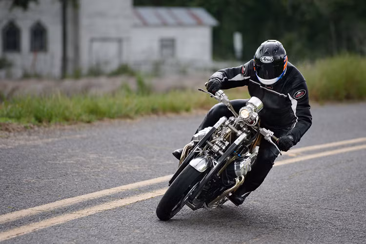 Với vẻ ngoài lực lưỡng, cơ bắp phần đầu lao tới phía trước như một con quái thú, Bienville Legacy mang tới sự gai góc và rất quái.