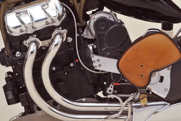 Động cơ của xe là loại Motus MV4R 4 xi-lanh dung tích 1.650 phân khối phun xăng điện tử.