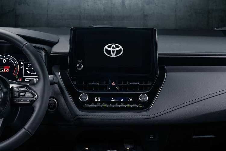 Ngoài ra, Toyota còn cung cấp thêm một phiên bản đặc biệt với tên gọi Circuit Edition. Ở phiên bản này, xe có ca-pô được thiết kế cơ bắp hơn tích hợp các lỗ thông gió, lưới tản nhiệt đen bóng, cánh gió đen nhám, trần xe làm từ sợi carbon đúc, kẹp phanh màu đỏ mang logo GR và vi sai chống trượt Torsen cho cả trục trước sau.