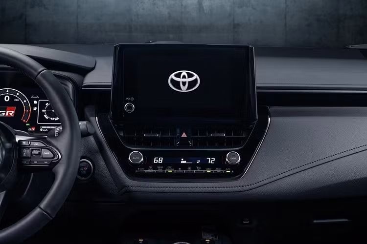Ngoài ra, Toyota còn cung cấp thêm một phiên bản đặc biệt với tên gọi Circuit Edition. Ở phiên bản này, xe có ca-pô được thiết kế cơ bắp hơn tích hợp các lỗ thông gió, lưới tản nhiệt đen bóng, cánh gió đen nhám, trần xe làm từ sợi carbon đúc, kẹp phanh màu đỏ mang logo GR và vi sai chống trượt Torsen cho cả trục trước sau.