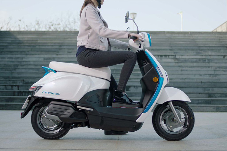 Nếu xe hết điện hoặc muốn đi du lịch đường dài, khách hàng có thể thuê pin tại những điểm này để sử dụng cho việc dự phòng. Trong tương lai, Kymco dự kiến sẽ mắt thêm 10 mẫu xe nữa trong vòng 3 năm tới. Mục tiêu của họ là tạo ra một hệ thống sạc pin tại 20 quốc gia trên thế giới và kỳ vọng phân phối khoảng 500.000 xe điện Kymco iONEX.