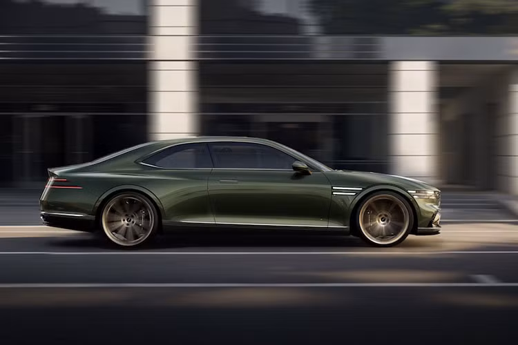 Cả hai mẫu xe Genesis X Gran hoàn toàn mới này đều có đèn pha Two-Line quen thuộc của thương hiệu và lưới tản nhiệt phía trước 3D tuyệt đẹp, thể hiện sự thanh lịch nhưng uy nghi.