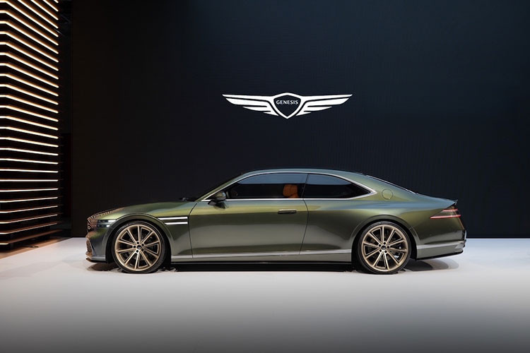 “Chúng tôi muốn nắm bắt cơ hội này như một bệ phóng cho một thập kỷ mới, giới thiệu những mẫu xe thể hiện sự theo đuổi công nghệ hiệu suất cao và thiết kế sang trọng trong tương lai của Genesis”, Mike Song cho biết thêm. 