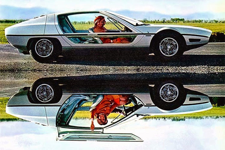 Là nguồn cảm hứng cho sự ra đời của bao mẫu siêu xe hiện nay, huyền thoại Lamborghini Marzal ra mắt công chúng tại triển lãm ôtô quốc tế Geneva vào tháng 3/1967. Chỉ vài tuần sau đó, chiếc xe xuất hiện tại trường đua Monte Carlo, cùng niềm vinh dự khi người ngồi sau vô-lăng là ông hoàng xứ Monaco Rainier III, kế bên là công nương Grace Kelly.