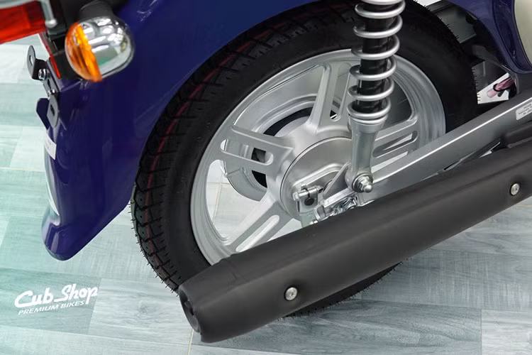 Mẫu xe máy Honda Super Cub 110 Pro 2024 mới này được trang bị khối động cơ 110 cc, phun xăng điện tử Fi, công suất 8 mã lực, mô-men xoắn cực đại 8,8 Nm giống bản thường.