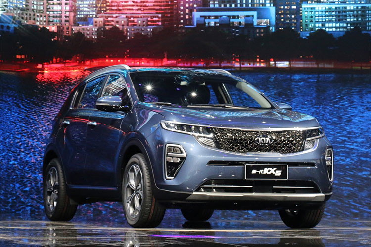Tại thị trường Trung Quốc, Kia KX5 2019 được phân phối riêng và nó sẽ là đối thủ cạnh tranh của Honda CR-V hay Hyundai Tucson...