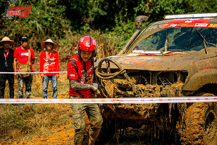 Đường 13 hay còn gội là "Đầm lầy chết" - Đây là một đường mới dành cho 2 hạng Mở rộng và Nâng cao. Ở bài thi này các tay đua phải di chuyển từ trên đồi xuống một bãi đất bùn. Ở bài này đường thi không căng dây mà chỉ ngăn hạn chế những khu vực không được đi, vì vậy các tay đua thoả sức sáng tạo tìm ra đường riêng cho đội của mình.