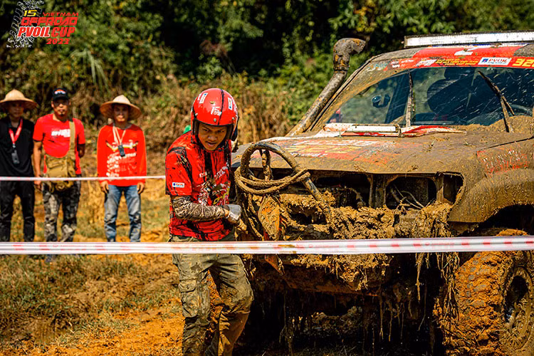 Đường 13 hay còn gội là "Đầm lầy chết" - Đây là một đường mới dành cho 2 hạng Mở rộng và Nâng cao. Ở bài thi này các tay đua phải di chuyển từ trên đồi xuống một bãi đất bùn. Ở bài này đường thi không căng dây mà chỉ ngăn hạn chế những khu vực không được đi, vì vậy các tay đua thoả sức sáng tạo tìm ra đường riêng cho đội của mình.