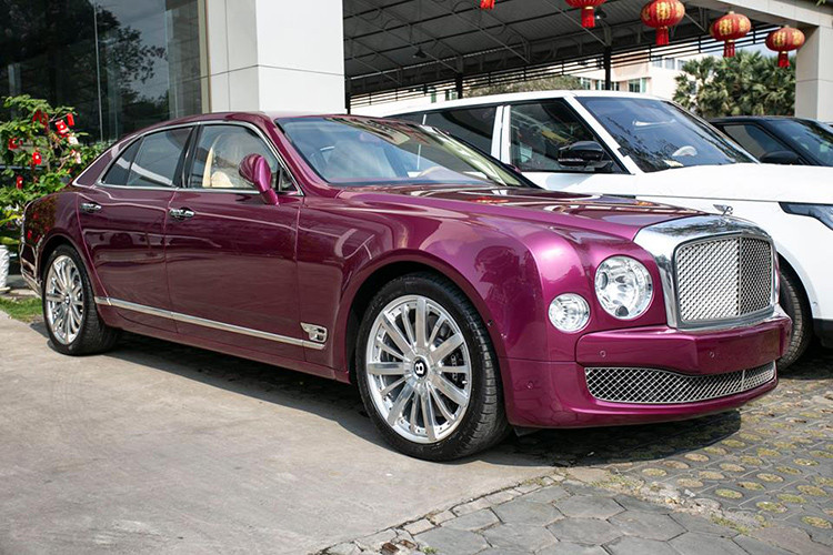 Mới đây, một chiếc xe siêu sang Bentley Mulsanne cực hiếm thuộc phiên bản Birkin đã có mặt tại đất nước Campuchia. Đây là 1 trong 22 chiếc Bentley Mulsanne Birkin bản giới hạn được sản xuất trên toàn thế giới.