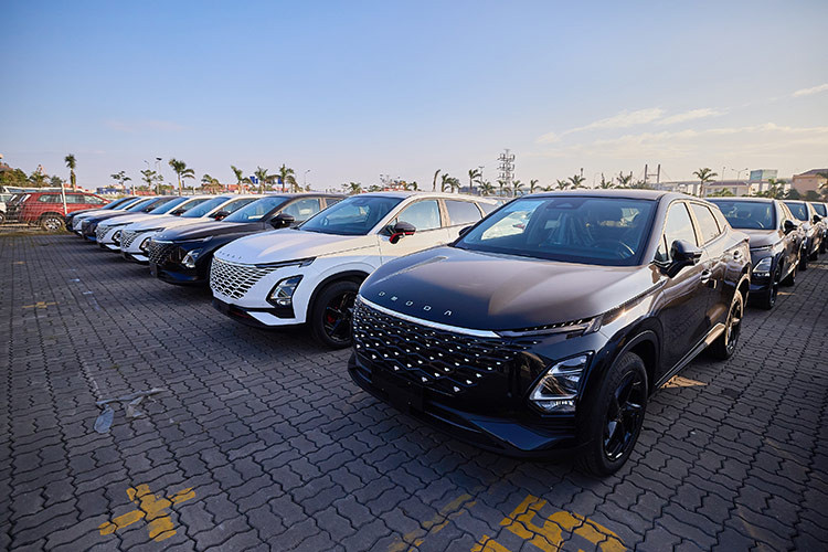 "Mặc dù, ở giai đoạn này, thương hiệu khá mới mẻ đối với khách hàng Việt Nam, nhưng tôi tin tưởng rằng với những đặc điểm nổi bật trong thiết kế thời trang, tiện nghi thời thượng và động cơ vận hành mạnh mẽ, Omoda C5 nói riêng và các sản phẩm sẽ ra mắt trong thời gian sắp tới sẽ mang đến sự lựa chọn ưu việt cho khách hàng. Từ đó, khẳng định chất lượng toàn cầu và sức mạnh thương hiệu ôtô Chery đánh giá bởi J. D. Power đến từ Mỹ", ông Simon Liu nói thêm.