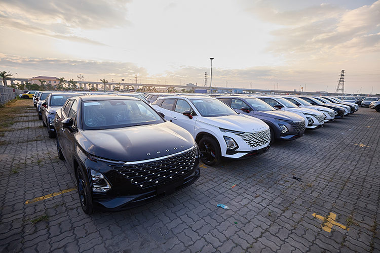 Sau buổi lễ đón nhận lô xe Omoda C5 nhập khẩu về Việt Nam, những chiếc xe Omoda C5 sẽ được bàn giao cho các khách hàng tiên phong trong khuôn khổ sự kiện “Lễ giới thiệu sản phẩm Omoda C5 - Fashionology - Khám phá tương lai” được tổ chức vào ngày 26/11/2024. Trong sự kiện, Omoda &amp; Jaecoo Việt Nam cũng sẽ công bố giá bán chính thức của mẫu xe này tại thị trường nước ta.