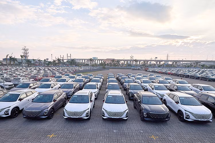 Nằm bên dưới nắp ca-pô của Omoda C5 tại Việt Nam là động cơ xăng 4 xi-lanh, tăng áp, dung tích 1.5L với công suất tối đa 145 mã lực và mô-men xoắn cực đại 210 Nm. Động cơ đi với hệ dẫn động cầu trước và hộp số CVT.