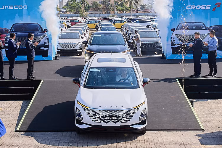 Tại buổi lễ, ông Simon Liu, Tổng Giám đốc Omoda &amp; Jaecoo Việt Nam, cho biết, “Tại thị trường Việt Nam, Omoda &amp; Jaecoo được ra đời bởi sự phối hợp của Tập đoàn ôtô Chery - tập đoàn xuất khẩu ôtô số 1 Trung Quốc trong 22 năm liên tiếp và Tập đoàn Geleximco, tập đoàn đa ngành hàng đầu Việt Nam."